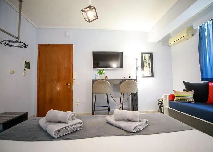 Adriana's Downtown Studio-parking Lot Included Πάτρα